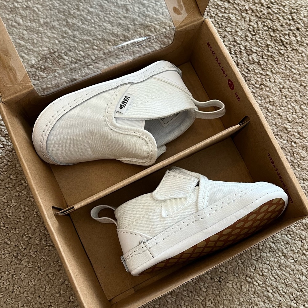 Vans infant slip-on crib shoe. Size 2, white